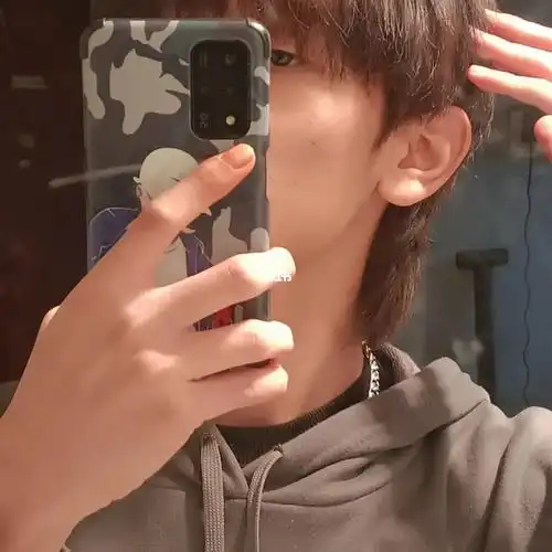 从之前被剪毁,成了小狼尾,现在成了半成品狼尾鲻