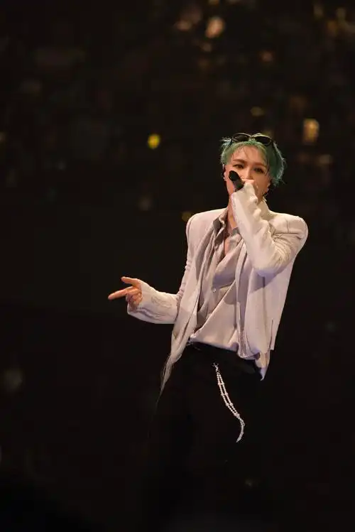 张艺兴2024世界巡演#  92首站|南京day-2  "日月星辉之中,你是第