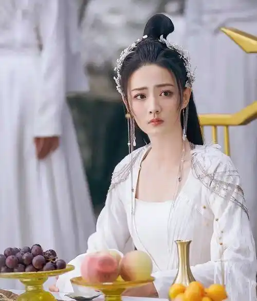 10版《红楼梦》女子超多 看李沁,徐璐,阚清子……美照高光时刻_蒋梦婕