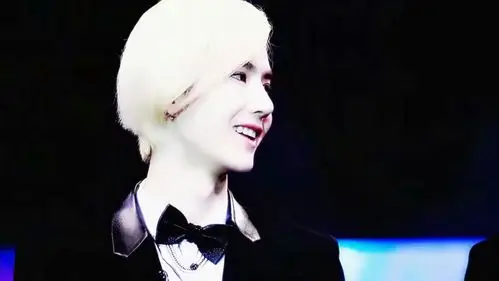 描着你侧脸的轮廓,第一次这么爱画画 王一博