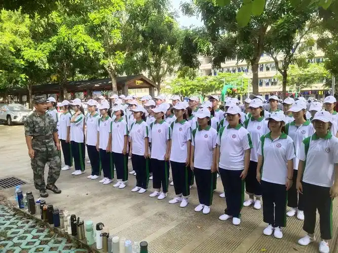 恰同学少年,风华正茂——记琼海市嘉积第二中学高一(10)班新生军训