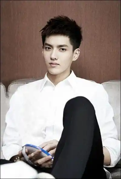 男星穿白衬衫:杨洋心机重,鹿晗太年轻,吴亦凡怎么穿都帅!