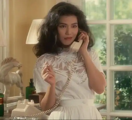 重看1988年《流金岁月》,张曼玉的极简穿搭,现在来看依旧时髦