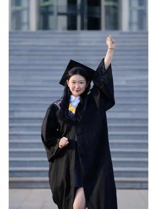 学士服毕业照  #学士服拍照  #学士服  #毕业写真  #毕业季派摄