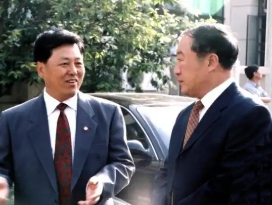 媒体数十名在任官员卷入副国级老虎苏荣案