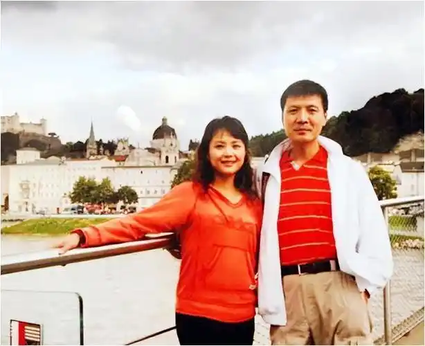 茹萍早婚留遗憾,34岁再婚获幸福,明星继子成骄傲!