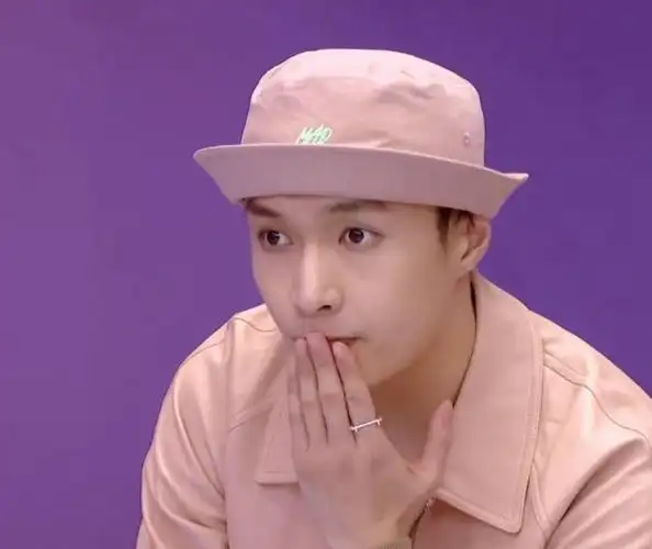 张艺兴怎么这么温柔又可爱,渔夫帽外翻成"元宝帽",要被笑裂了_少年之