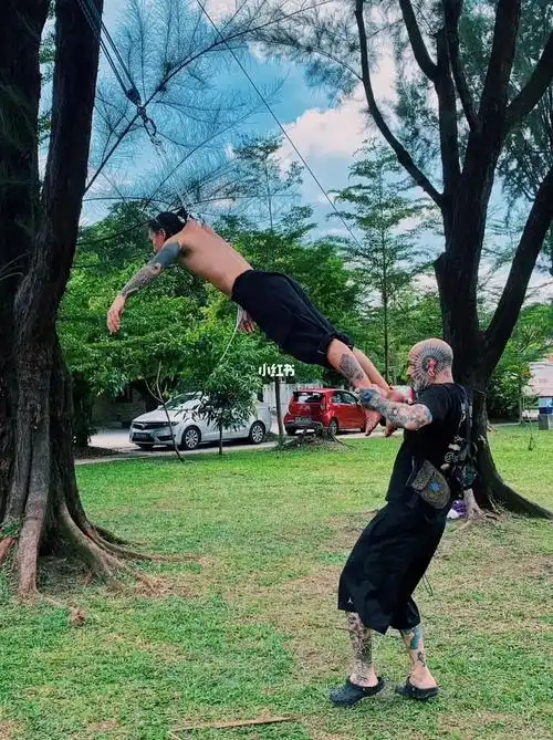 人体悬挂于kualalumpur