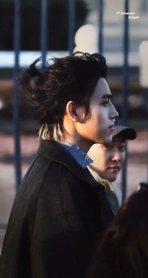 陈飞宇狼尾金色挑染##陈飞宇背头侧颜鲨##陈飞宇巴黎在逃王子