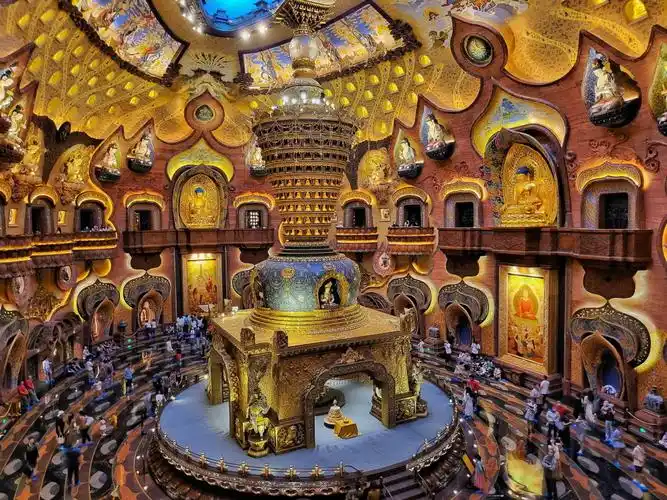 顶宫气势磅礴 金碧辉煌耗资40亿建造佛顶宫 珍藏世界唯一佛教圣物赞叹