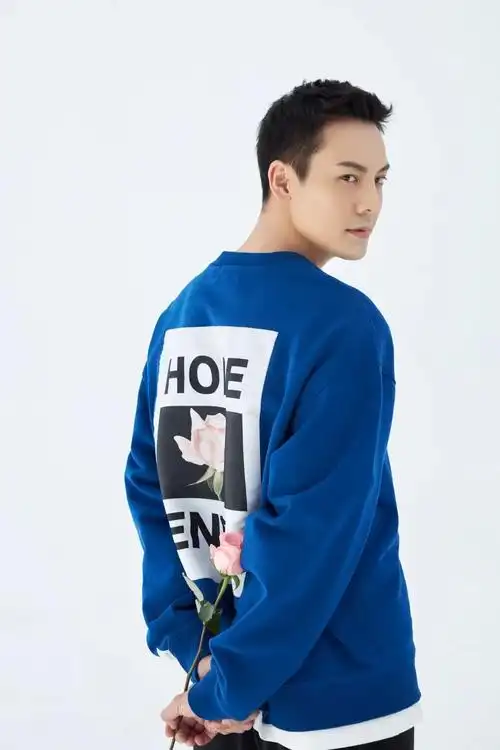 专访陈伟霆我很愿意以服饰为载体向年轻人传递对潮流文化的态度