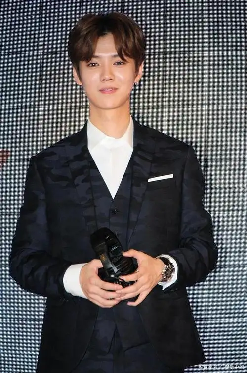 关晓彤连续8年为鹿晗庆生,成功熬过7年之痒,但不结婚引网友猜疑