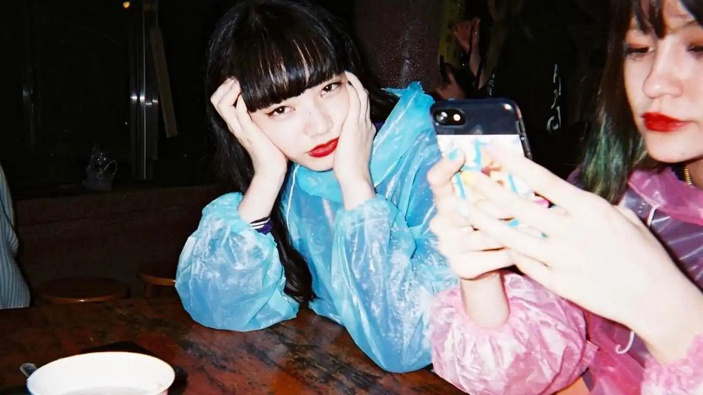 权志龙是不是喜欢过小松菜奈的亲友emma?