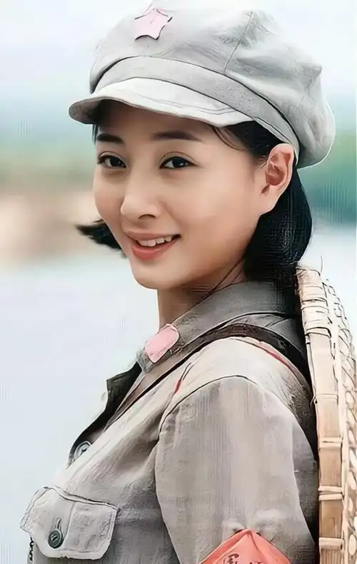 殷桃的军装照个个调皮可爱英姿飒爽