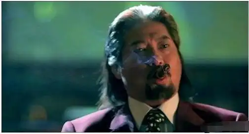 洪金宝近照,凶相毕露,挺着将军肚酷似黑社会大佬