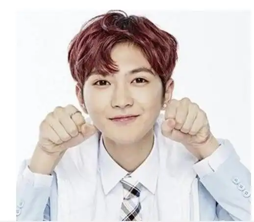 男生偏分烫发发型图片