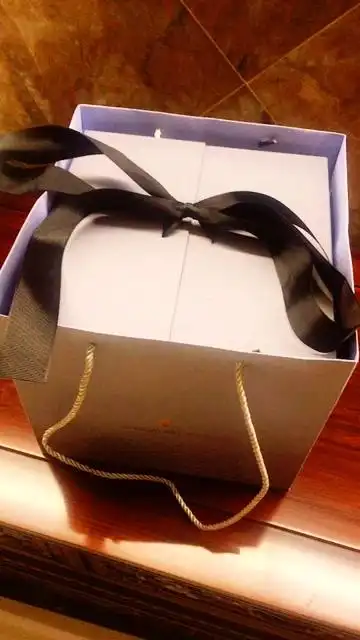 晒一下男朋友送我的生日礼物 嘻嘻嘻开心