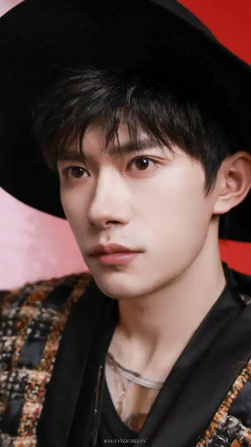 易烊千玺二三逢时戢鳞风起##易烊千玺加盟双11惊喜夜##易烊千玺 限定