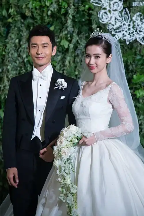 美爆了好么(黄晓明曝出一组罕见婚纱照,网友发现了里面的小动作)