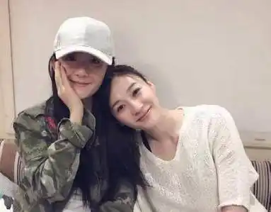 原创曾是谢娜闺蜜如今和应采儿抱团李小冉塑料姐妹情能持续多久