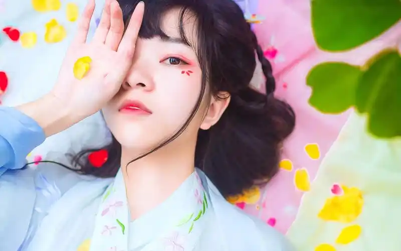 撑伞美女唯美古风电脑桌面壁纸