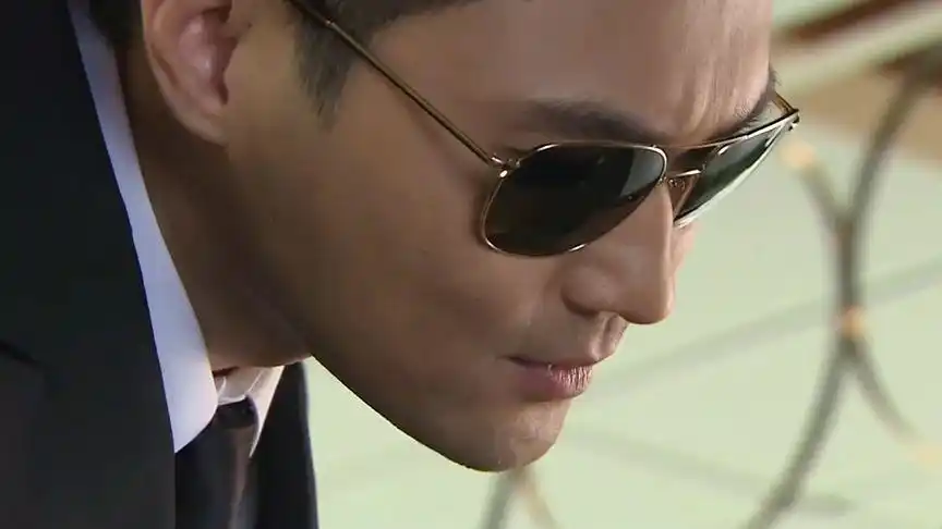 冲上云霄-张智霖饰演机长顾夏阳-简直帅爆 #机长带墨镜 #帅爆了