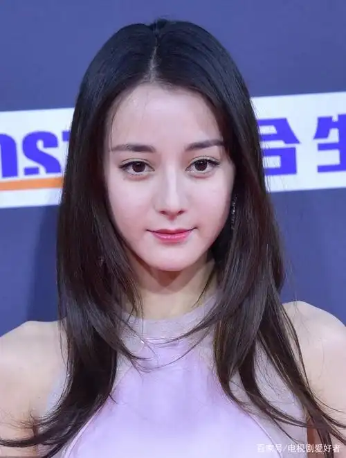 明星美照,图一女神迪丽热巴,野性温婉让人移不开眼!