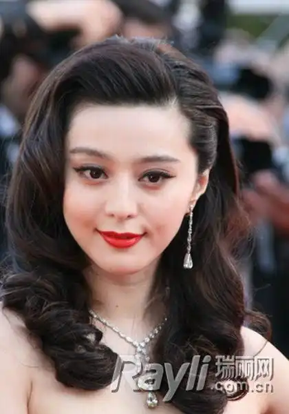 女王范冰冰 复古发型造绝世美丽[图](1)_时尚_光明网-新闻频道-手机搜