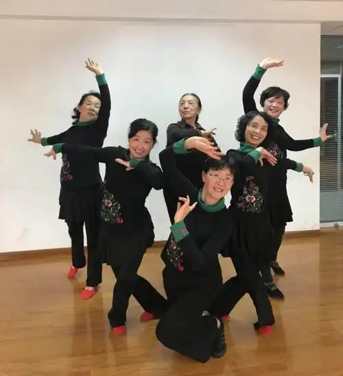 民族舞蹈班学期结束汇演照(1)