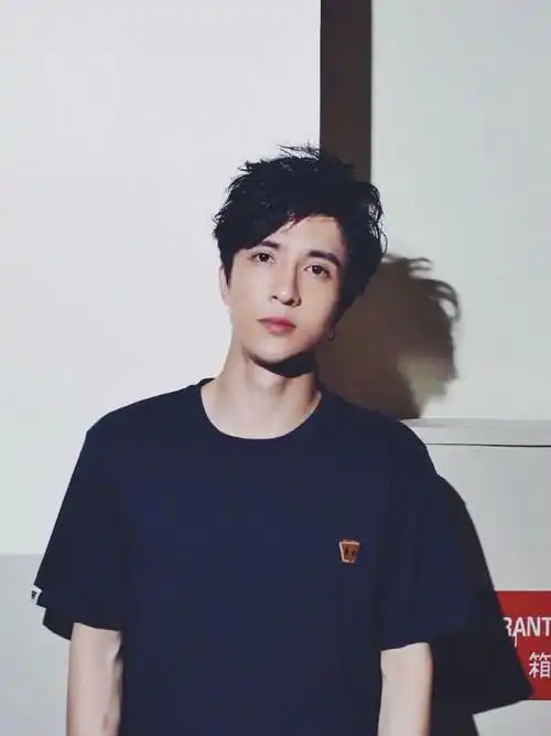 薛之谦的"换头术"