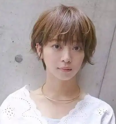 今年夏季女生流行这种短发发型