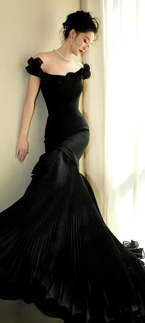 今天,就让我们一起来欣赏一组李沁的精美壁纸,感受她的独特魅力.