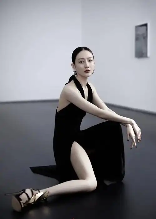 41岁王鸥当妈前身材绝了!酥胸半露上演极致诱惑,少妇感轻松拿捏