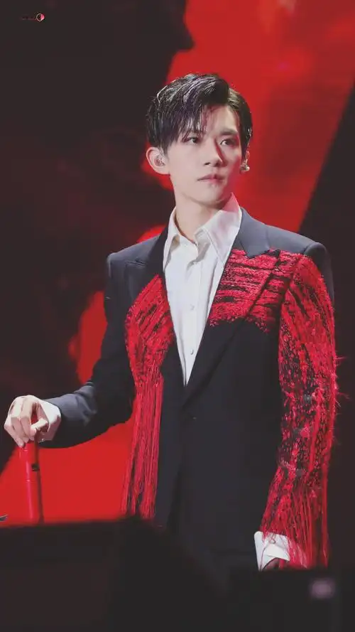 易烊千玺 #tfboys 十八岁成人礼生日会 高清 帅气