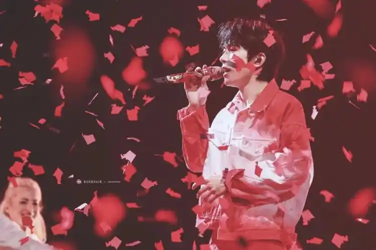 易烊千玺  #易烊千玺玊尔演唱会玊尔演唱会也已经过去两年多了,时间