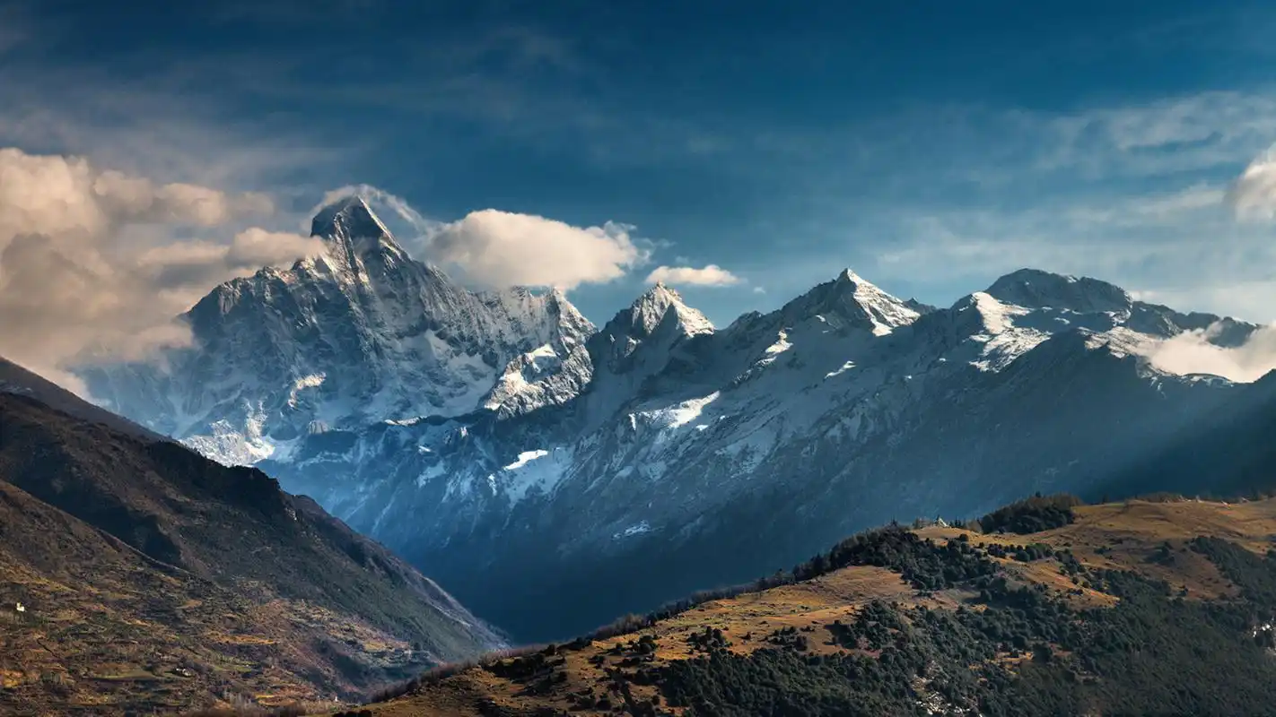 绝美雪顶山峰高清桌面壁纸