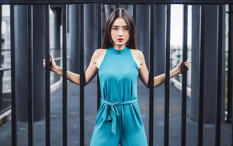 性感高冷美女高清桌面壁纸