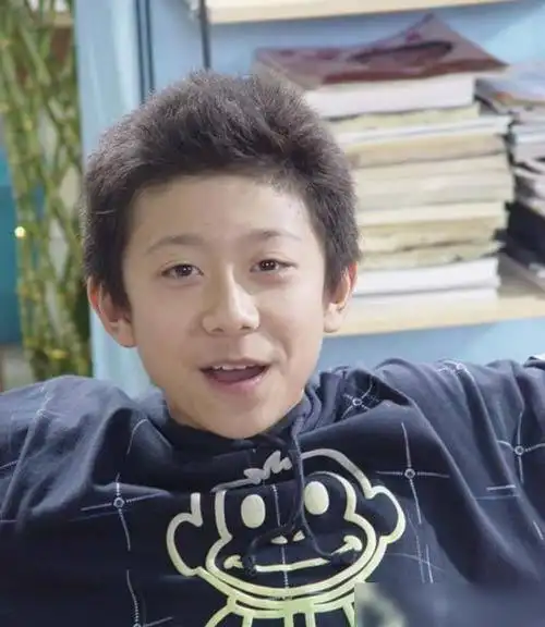 张一山自从小时候与杨紫相识以后,便与杨紫结下了深厚的友谊.