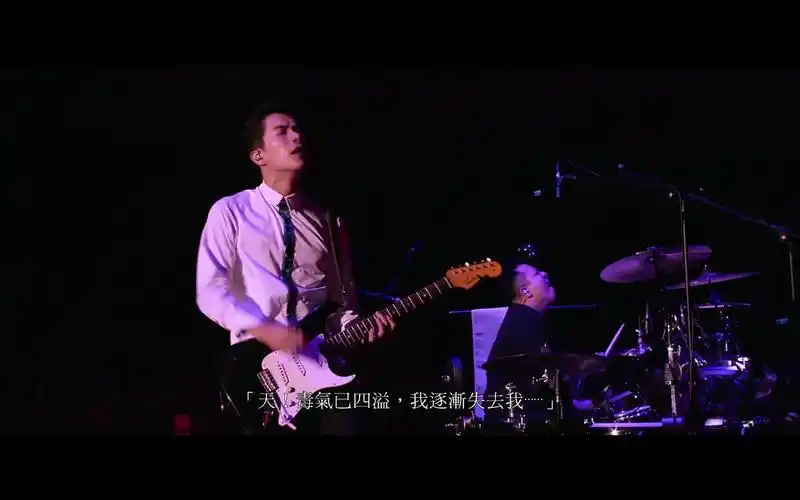 他举起右手点名苏打绿故事未了音乐电影