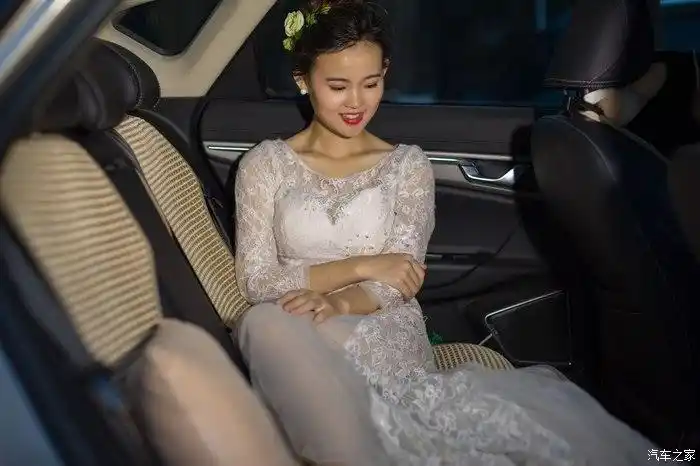 【媳妇当车模】最美跨界车与最美的新娘