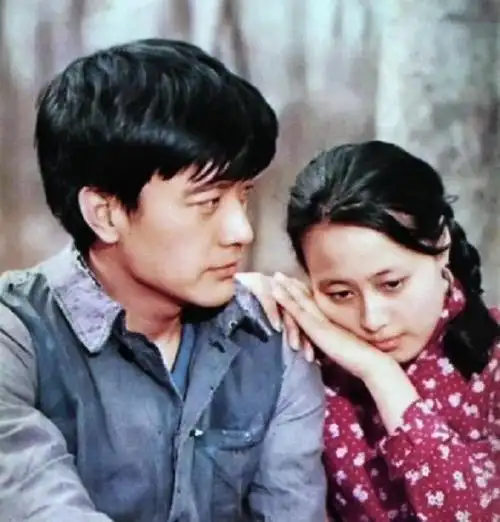 周里京:29岁娶长跑10年初恋,40岁妻子在家中被害,他如今怎样了|话剧