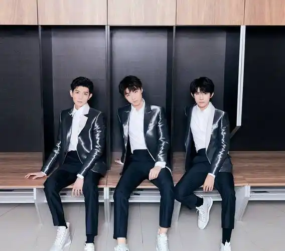 tfboys并未走红毯,可剧透的视频却也显现着tfboys三人帅气非常