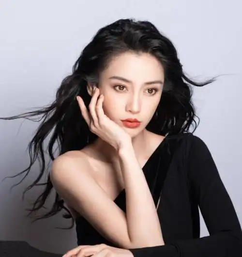 最近,angelababy甜美花絮照曝光,引发了网友们的关注.