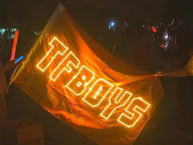 夏天的风还是把仲夏夜的约定吹到了世界