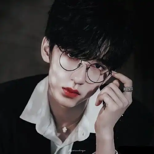 脑供氧不足,脑干缺失到只知道打啊啊啊贺峻霖知道自己戴眼镜,很帅是吧