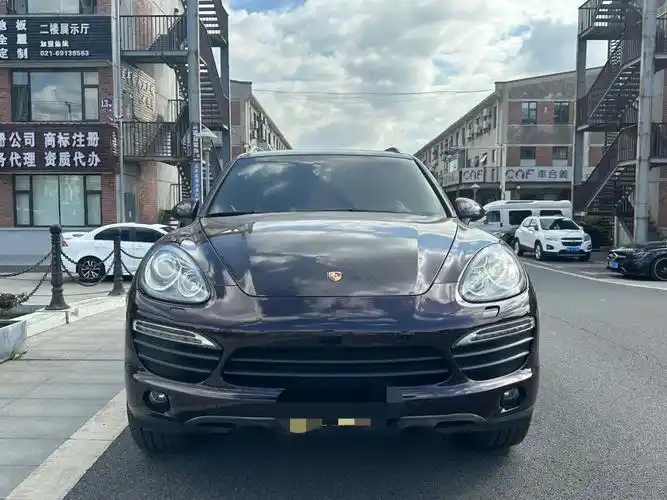 老家拆迁了准备换法拉利了把这个车卖了这是一台13年上牌的卡宴s48lv8