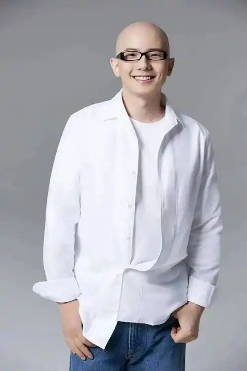 9月12日,由《中国好声音》实力歌手黄霄雲和平安共同演绎的歌曲《爱自