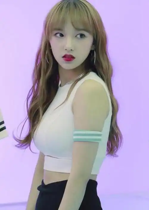 程潇的胸也太大了(三种穿搭完美解决)(2)