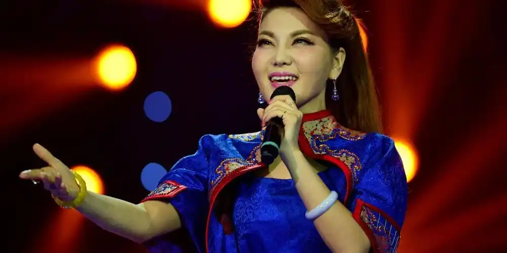 乌兰图雅《套马杆》太有民族特色了,大爱中华文化