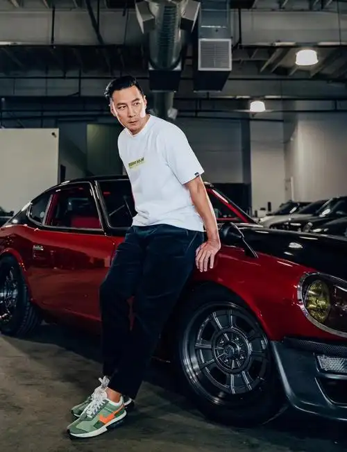 吴彦祖庆祝14周年结婚日,亲手做蛋糕,表白没有她就活不下去!_腾讯新闻